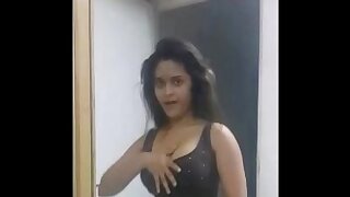 Glum Indian Babe Navneeta Dancing Shaking BigTits