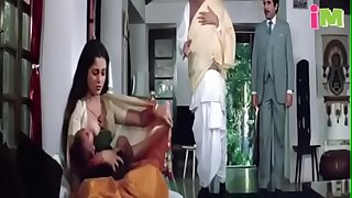 VID-19850816-PV0001-Mumbai (IM) Hindi 22 yrs old unmarried hot and sexy actress Mandakini showing her boobs nipple while she breastfeeding in ‘Ram Teri Ganga Maili’ movie sex porn video