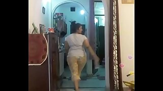 Hot desi indian bhabi shaking her sexi botheration &boobs on bigo live...4
