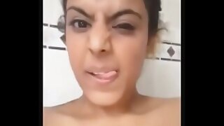 indian teen chronicling her huge boobs